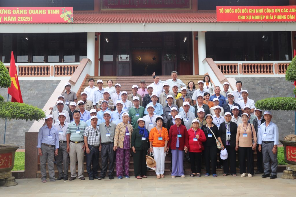 TRUNG TÂM ĐIỀU DƯỠNG NGƯỜI CÓ CÔNG TỈNH ĐẮK LẮK ĐÓN TIẾP VÀ TỔ CHỨC ĐIỀU DƯỠNG NGƯỜI CÓ CÔNG VỚI CÁCH MẠNG HUYỆN TÂN PHÚ ĐÔNG, HUYỆN GÒ CÔNG ĐÔNG VÀ HUYỆN CHỢ GẠO, TỈNH TIỀN GIANG